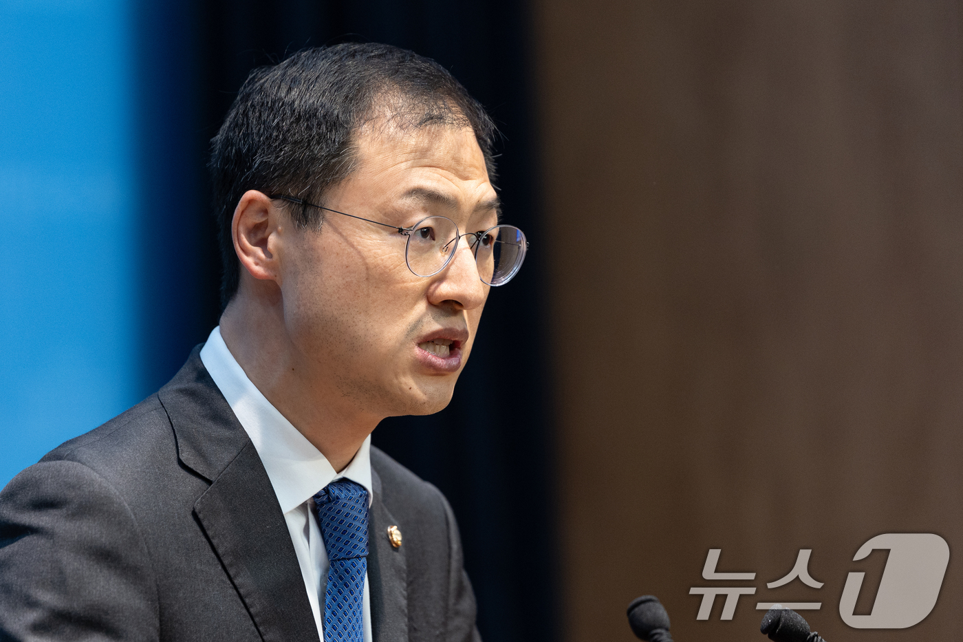 (서울=뉴스1) 이승배 기자 = 김상욱 더불어민주당 울산시장 후보자가 15일 서울 여의도 국회에서 김종훈 진보당 후보의 단일화 제안에 대한 화답 및 제안 기자회견을 하고 있다. 2 …