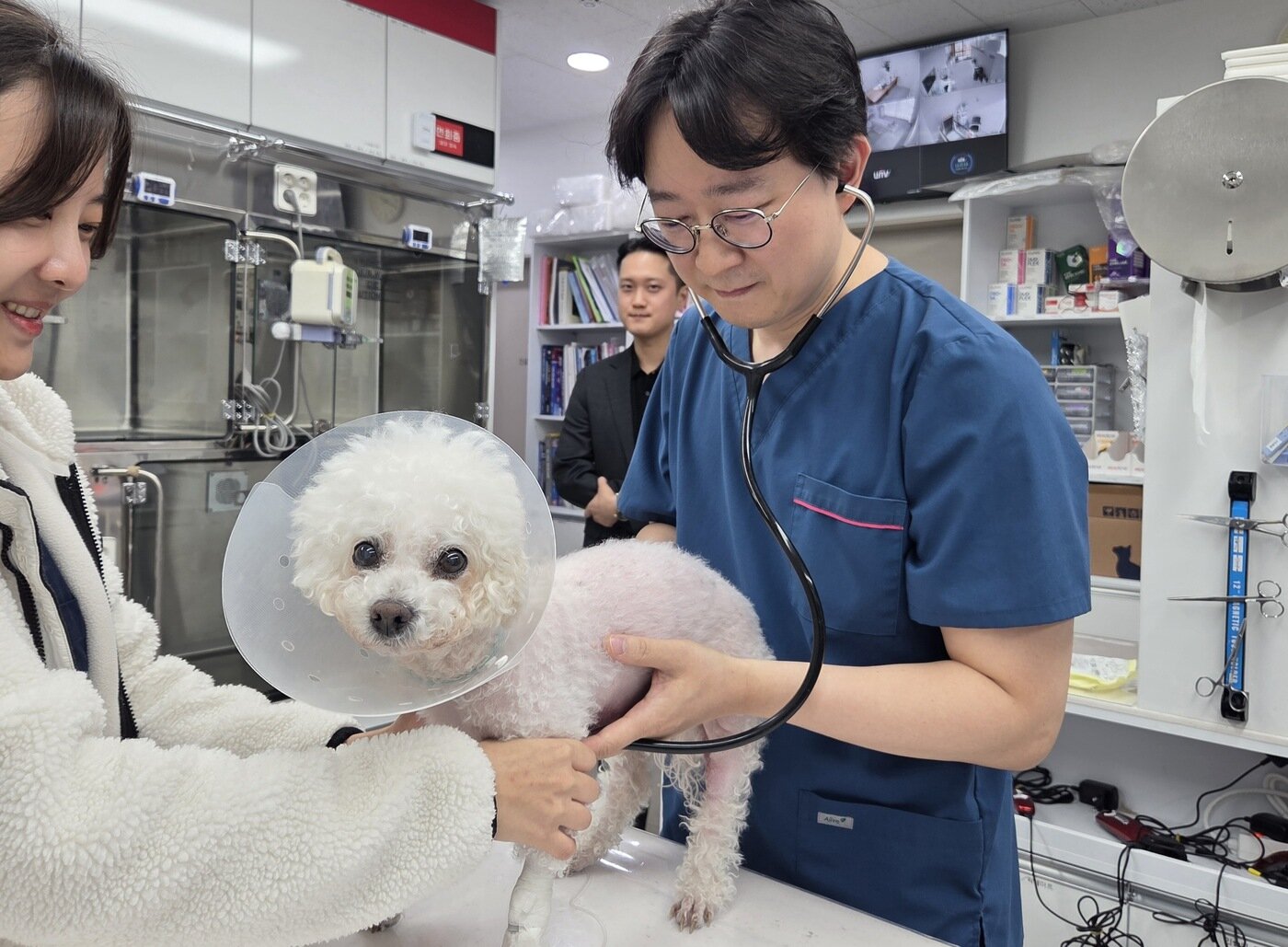 본문 이미지 - 최기현 원장은 '수의사의 본질은 결국 진료와 치료에 있다'는 초심을 잃지 않기 위해 경영을 하면서도 진료를 놓지 않고 있다. ⓒ 뉴스1 한송아 기자