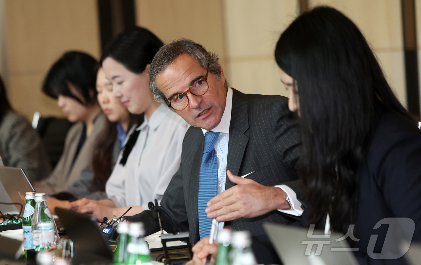 (서울=뉴스1) 박정호 기자 = 라파엘 그로시 국제원자력기구(IAEA) 사무총장이 15일 서울 종로구 포시즌스호텔에서 기자단과 간담회를 하고 있다. (공동취재) 2026.4.15/ …
