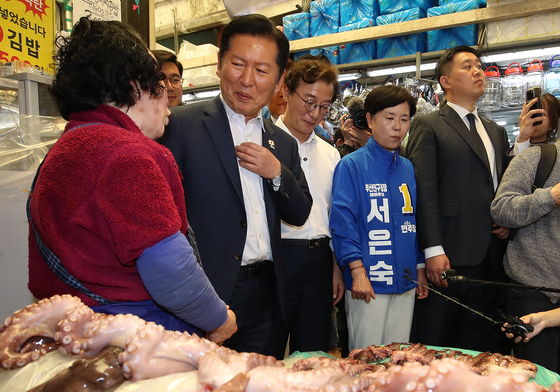 부산 전통시장 찾은 정청래