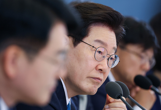 발언 경청하는 이재명 대통령