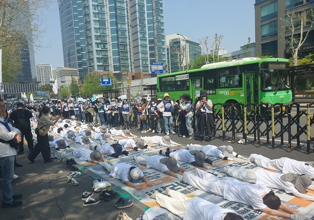"故김창민 감독 사건 부실수사 책임자 처벌"…거리로 나온 장애인부모들