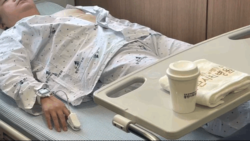 본문 이미지 - 15일 경기 화성 소재 동탄시티병원에서 열린 씨어스x동탄시티병원 스마트병원 미디어 투어에서 의료진이 씽크 부착을 시연하고 있다. 2026.4.15 ⓒ 뉴스1 문대현 기자