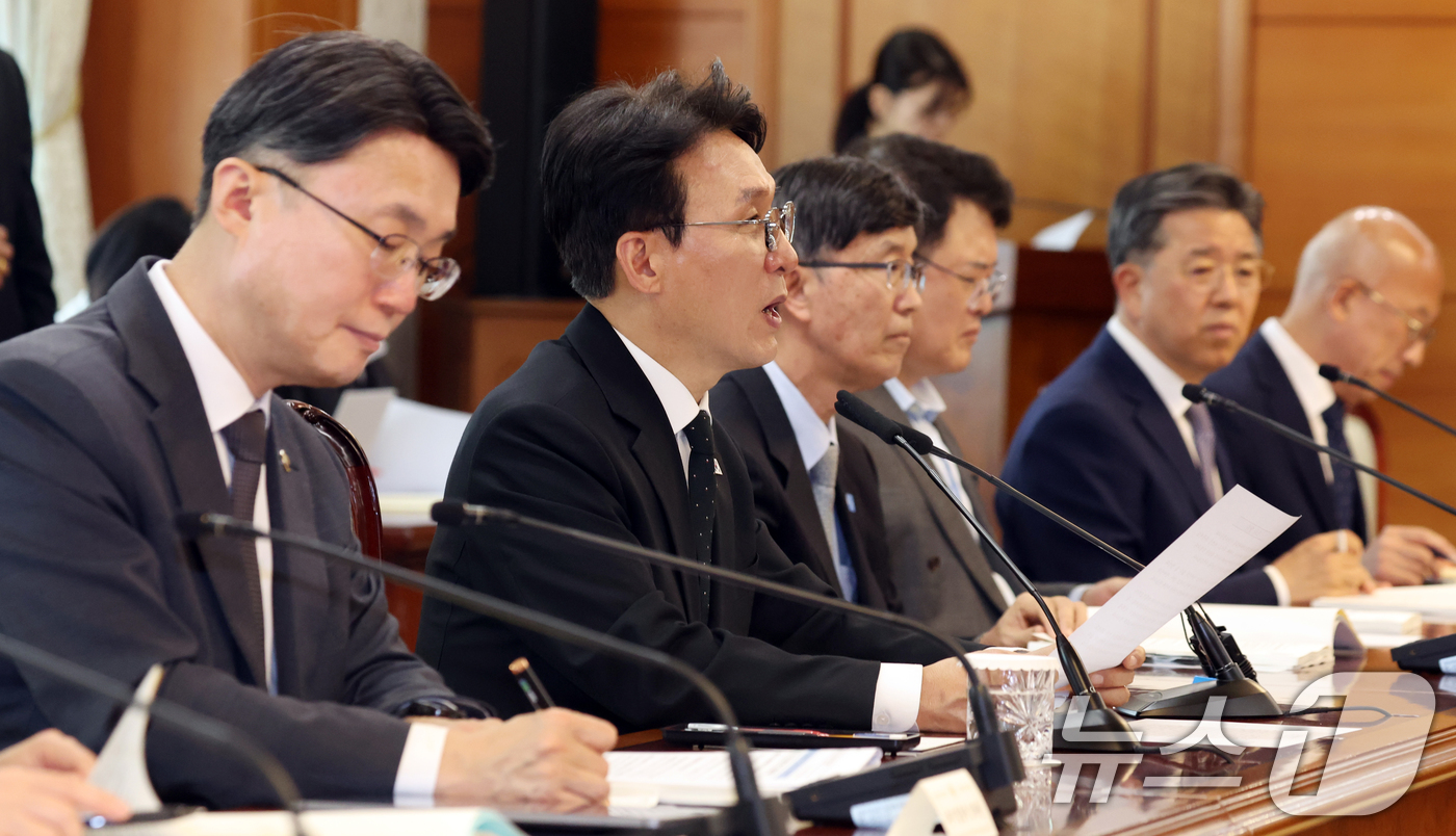 (서울=뉴스1) 김명섭 기자 = 김민석 국무총리가 15일 오후 서울 종로구 세종대로 정부서울청사에서 열린 제28차 장애인정책조정위원회에서 모두 발언을 하고 있다. 이날 참석자들은 …