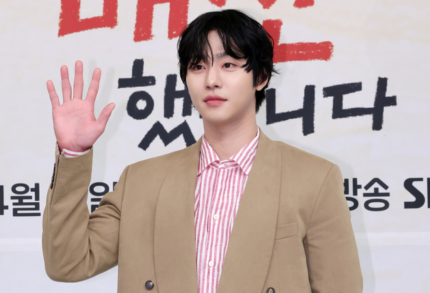 안효섭, 손만 들었을뿐인데