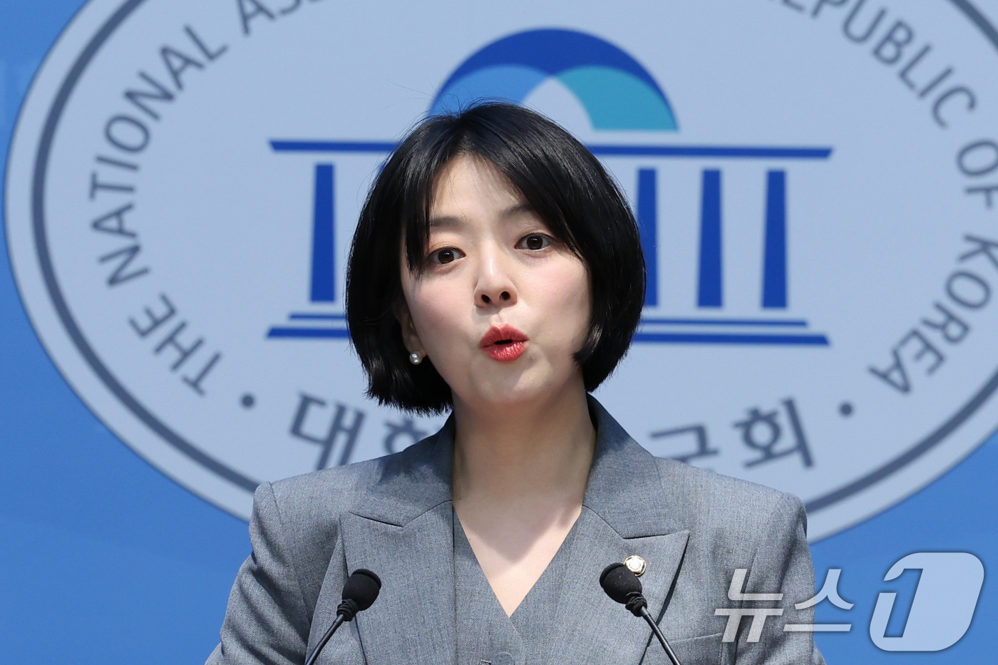 (서울=뉴스1) 신웅수 기자 = 배현진 국민의힘 의원이 15일 서울 여의도 국회 소통관에서 6.3 지방선거 은평구 청년 출마 관련 기자회견을 하고 있다. 2026.4.15/뉴스1