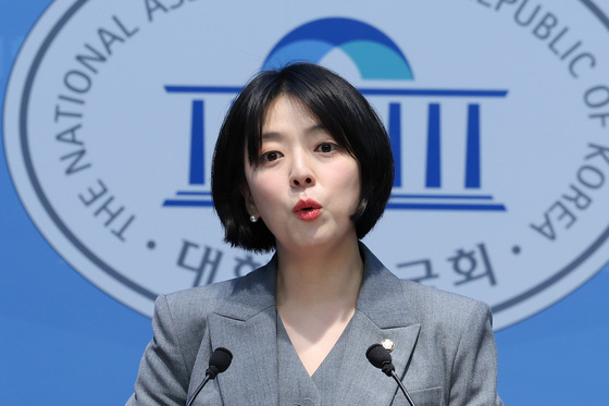 6.3지방선거 은평구 관련 기자회견하는 배현진