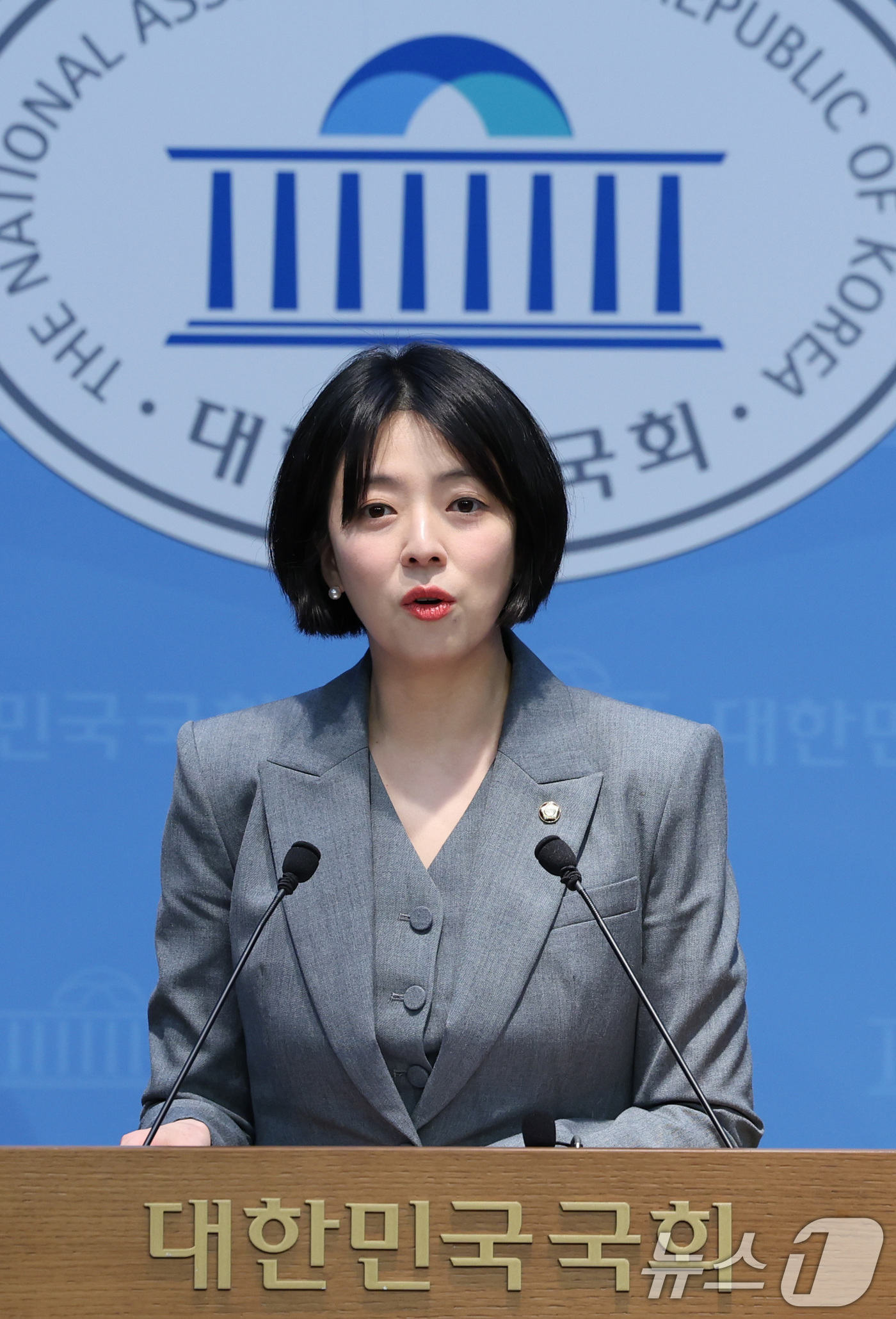 (서울=뉴스1) 신웅수 기자 = 배현진 국민의힘 의원이 15일 서울 여의도 국회 소통관에서 6.3 지방선거 은평구 청년 출마 관련 기자회견을 하고 있다. 2026.4.15/뉴스1