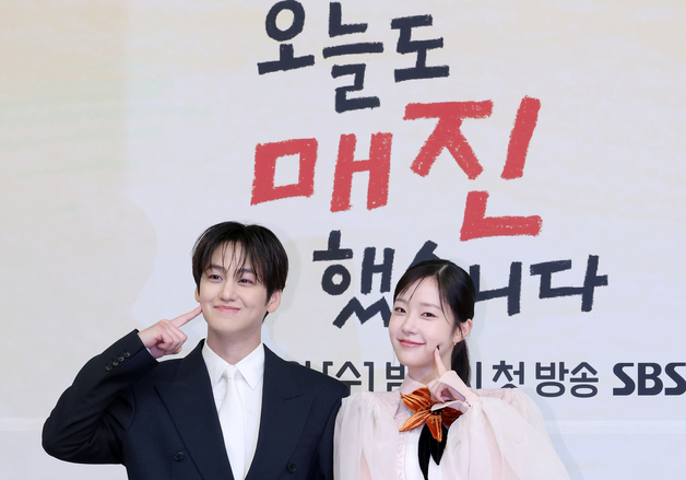 김범·채원빈, 깜찍하게 볼 콕!