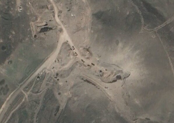 본문 이미지 - 지난 10일 촬영된 이란 북서부 동아제르바이잔주 타브리즈 남쪽 미사일 기지의 위성 사진. (사진=CNN 갈무리)