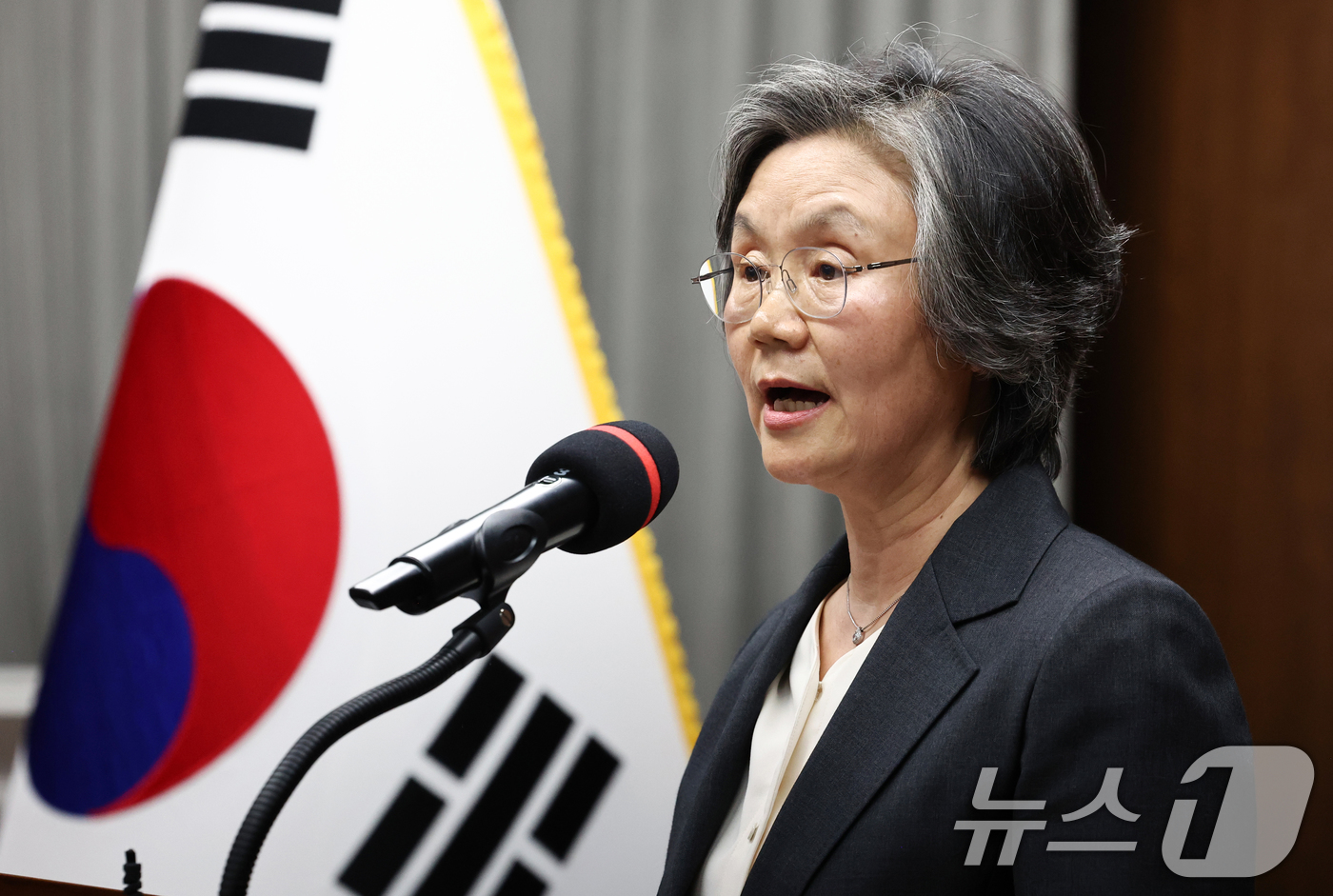 (서울=뉴스1) 최지환 기자 = 노정희 사회적대화협의체 공동위원장이 15일 오후 서울 중구 은행회관에서 열린 제2차 형사미성년자(촉법소년) 제도 현황과 연령 논의 포럼에서 인사말을 …