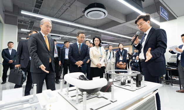 국가AI전략위, '전북대 피지컬 AI 실증랩' 방문…산업확산 전략 모색