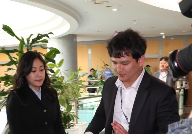 경찰, 이원택 의원 '식사비 대납 의혹' 압수수색(종합)