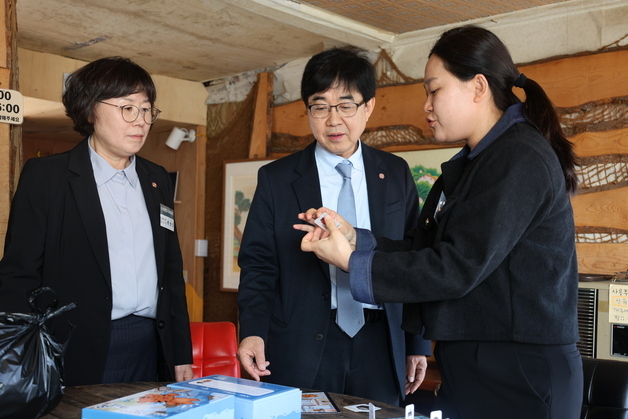 "관광수요→지역활력"… 소진공 인태연, 강원 영월 상인들과 간담회