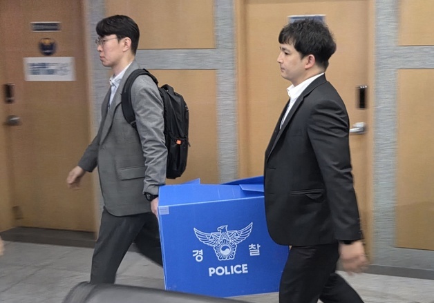 식사비 대납 의혹 김슬지 도의원실 압수수색 마친 수사관들