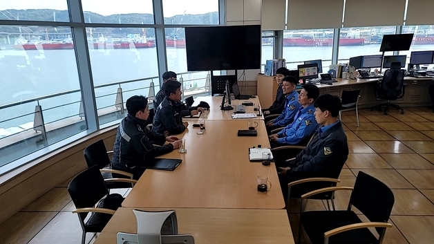 울산해경, 울산항 VTS서 항만 보안 태세 점검