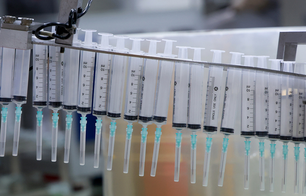 "주사기 없다" 병원 난리인데…13만 개 쌓아둔 업체 적발