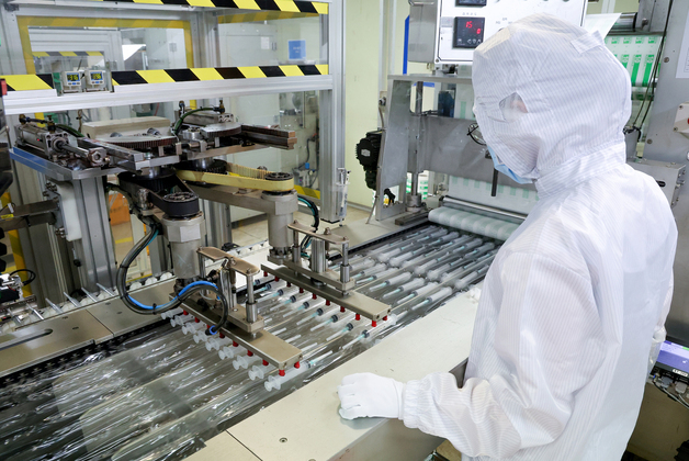 생산되는 주사기