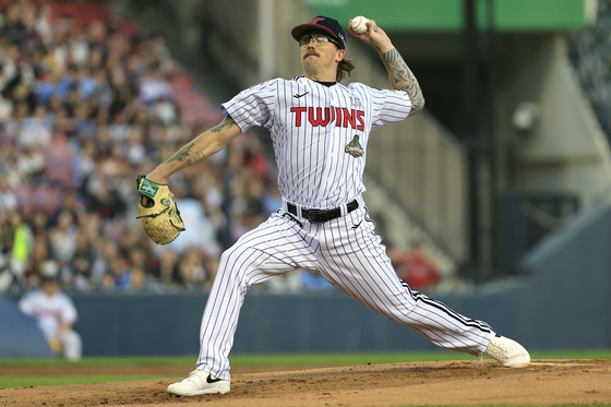 역투하는 LG 선발 웰스