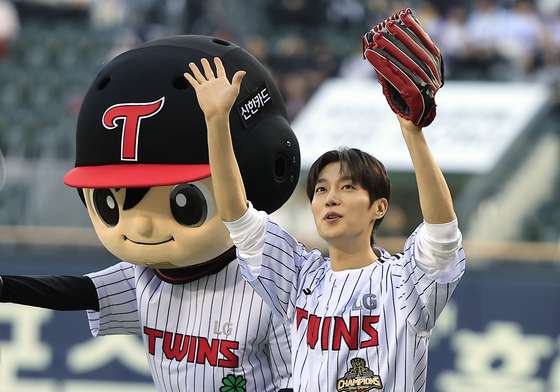 시구 나선 윤두준