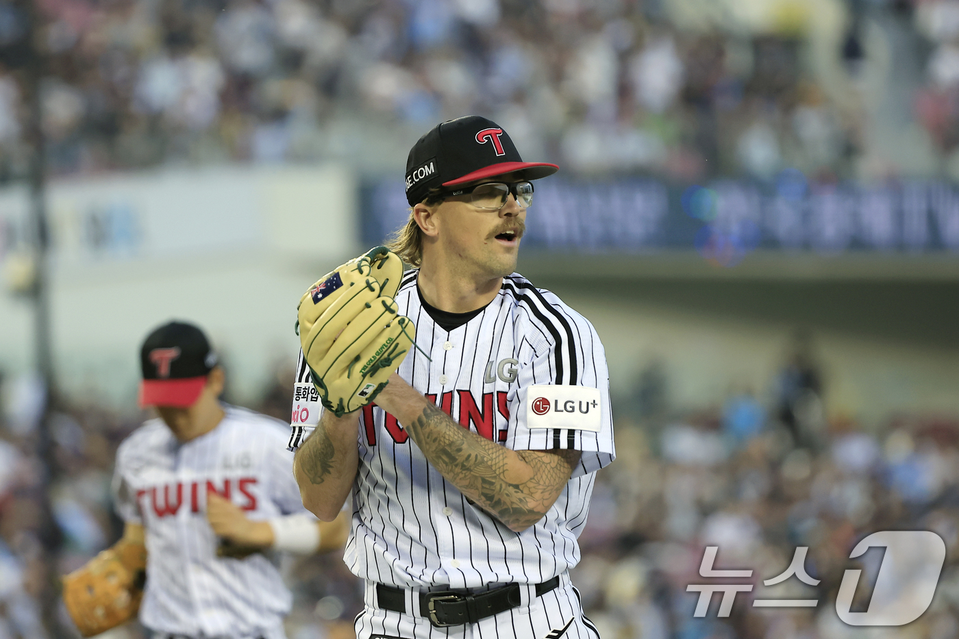 (서울=뉴스1) 박정호 기자 = 15일 서울 송파구 잠실야구장에서 열린 '2026 신한 SOL KBO리그' 롯데 자이언츠와 LG 트윈스의 경기, 3회초 2사 주자 없는 상황 LG …