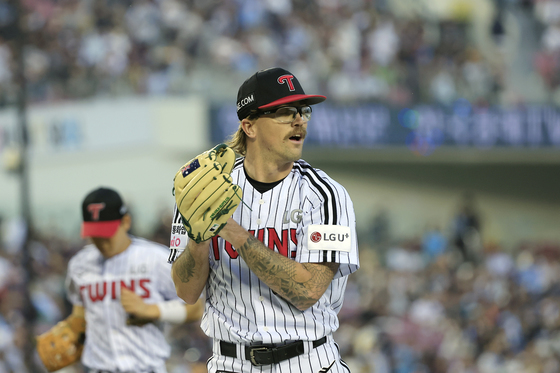 박해민 향해 박수 보내는 웰스