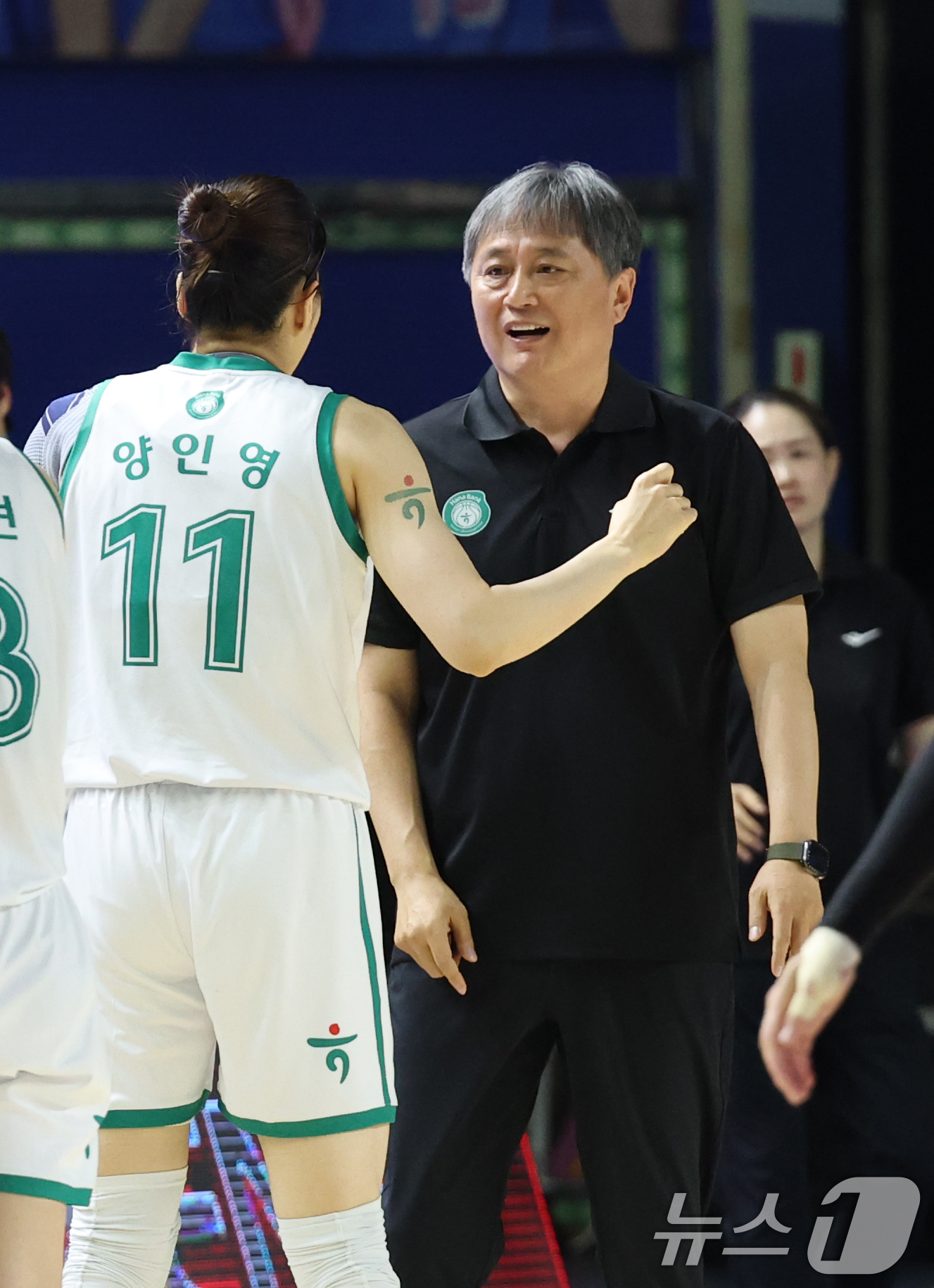 (용인=뉴스1) 김영운 기자 = 15일 경기 용인시 처인구 용인실내체육관에서 열린 'BNK 금융 2025-2026 여자프로농구 플레이오프 4차전' 용인 삼성생명 블루밍스와 부천 하 …