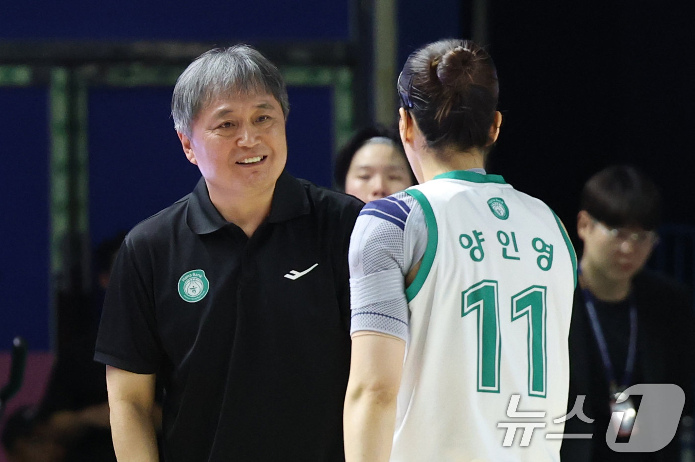 (용인=뉴스1) 김영운 기자 = 15일 경기 용인시 처인구 용인실내체육관에서 열린 'BNK 금융 2025-2026 여자프로농구 플레이오프 4차전' 용인 삼성생명 블루밍스와 부천 하 …