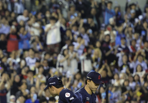 박정민과 교체되는 롯데 선발 김진욱