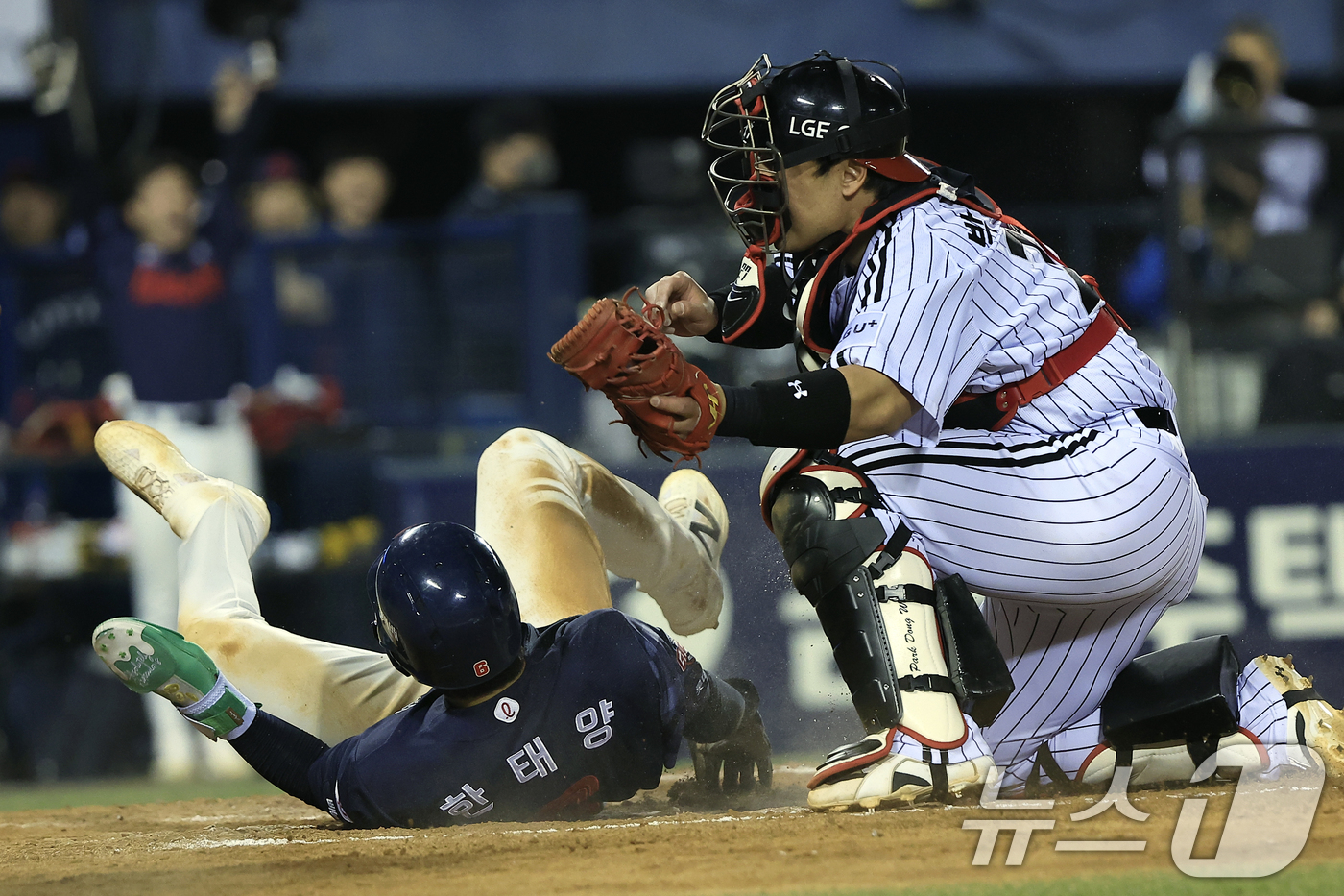 (서울=뉴스1) 박정호 기자 = 15일 서울 송파구 잠실야구장에서 열린 '2026 신한 SOL KBO리그' 롯데 자이언츠와 LG 트윈스의 경기, 8회초 2사 주자 1,2루 상황에 …