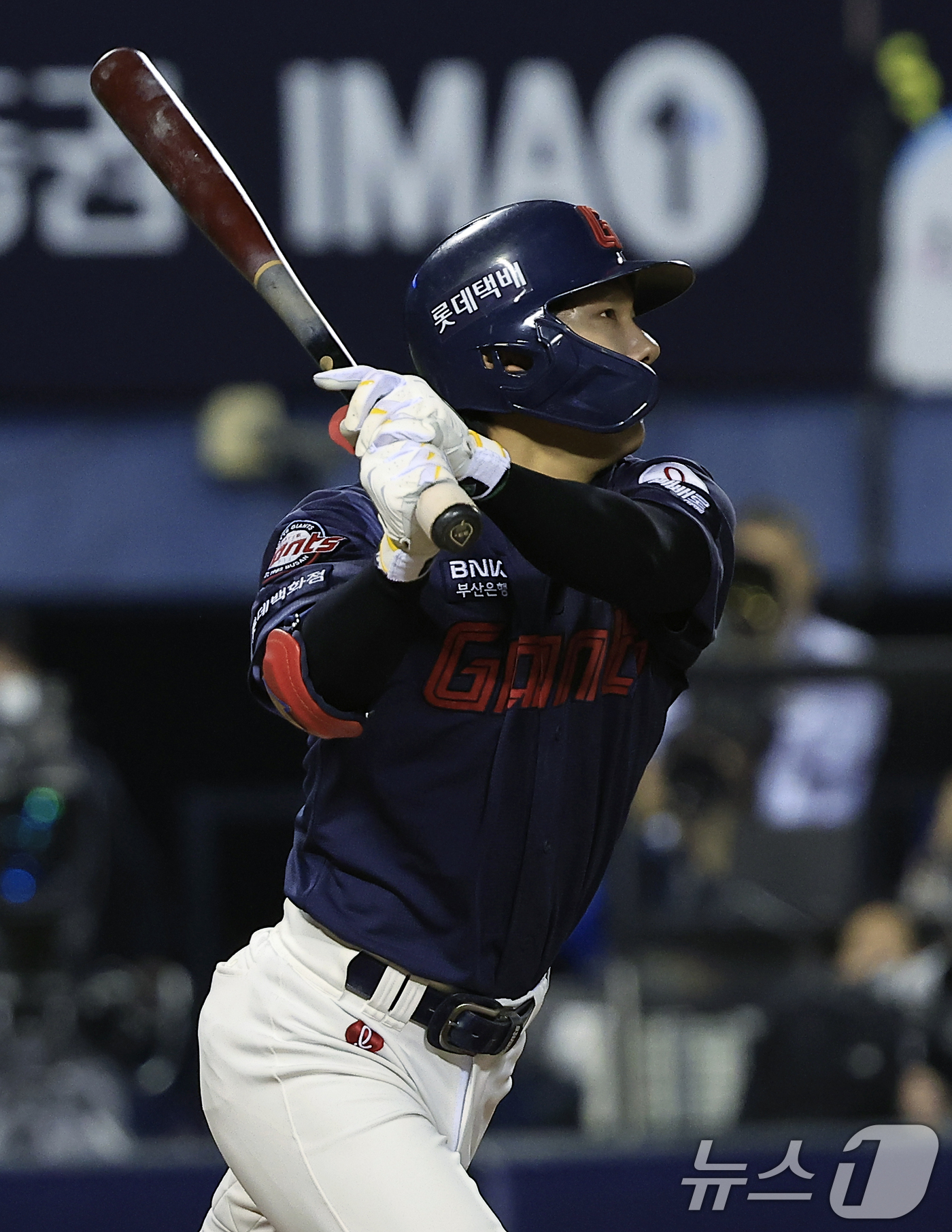 (서울=뉴스1) 박정호 기자 = 15일 서울 송파구 잠실야구장에서 열린 '2026 신한 SOL KBO리그' 롯데 자이언츠와 LG 트윈스의 경기, 8회초 2사 주자 1,2루 상황에 …