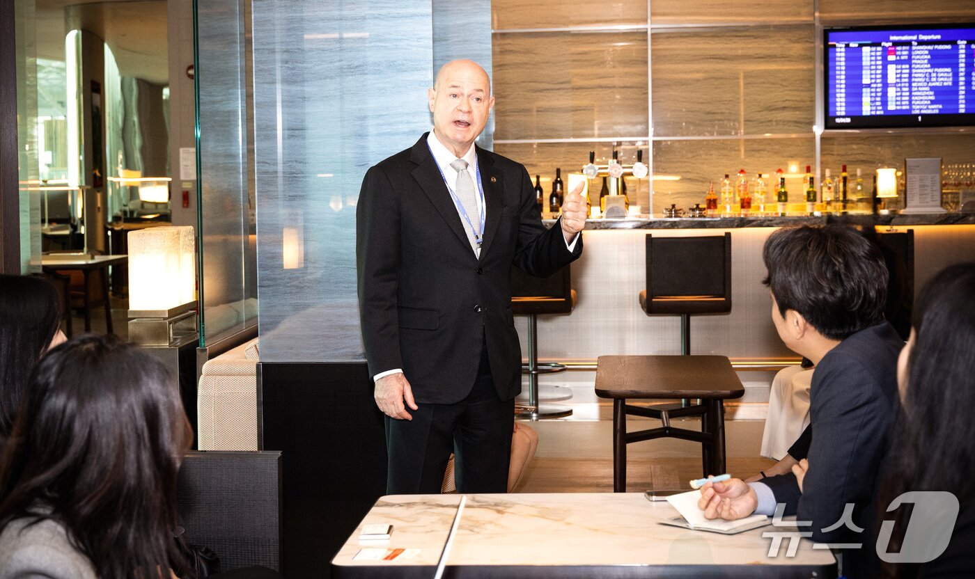 본문 이미지 - 데이빗 페이시 대한항공 기내식기판 및 라운지 부문 부사장. (대한항공 제공)