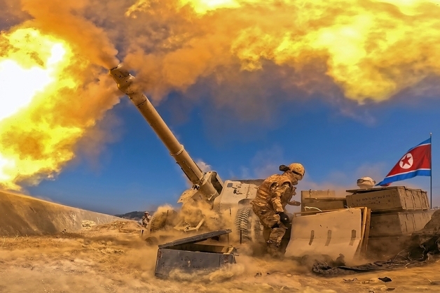 김정은, 태양절 포병사격 참관…"포병무력 현대화 철저히 관철"