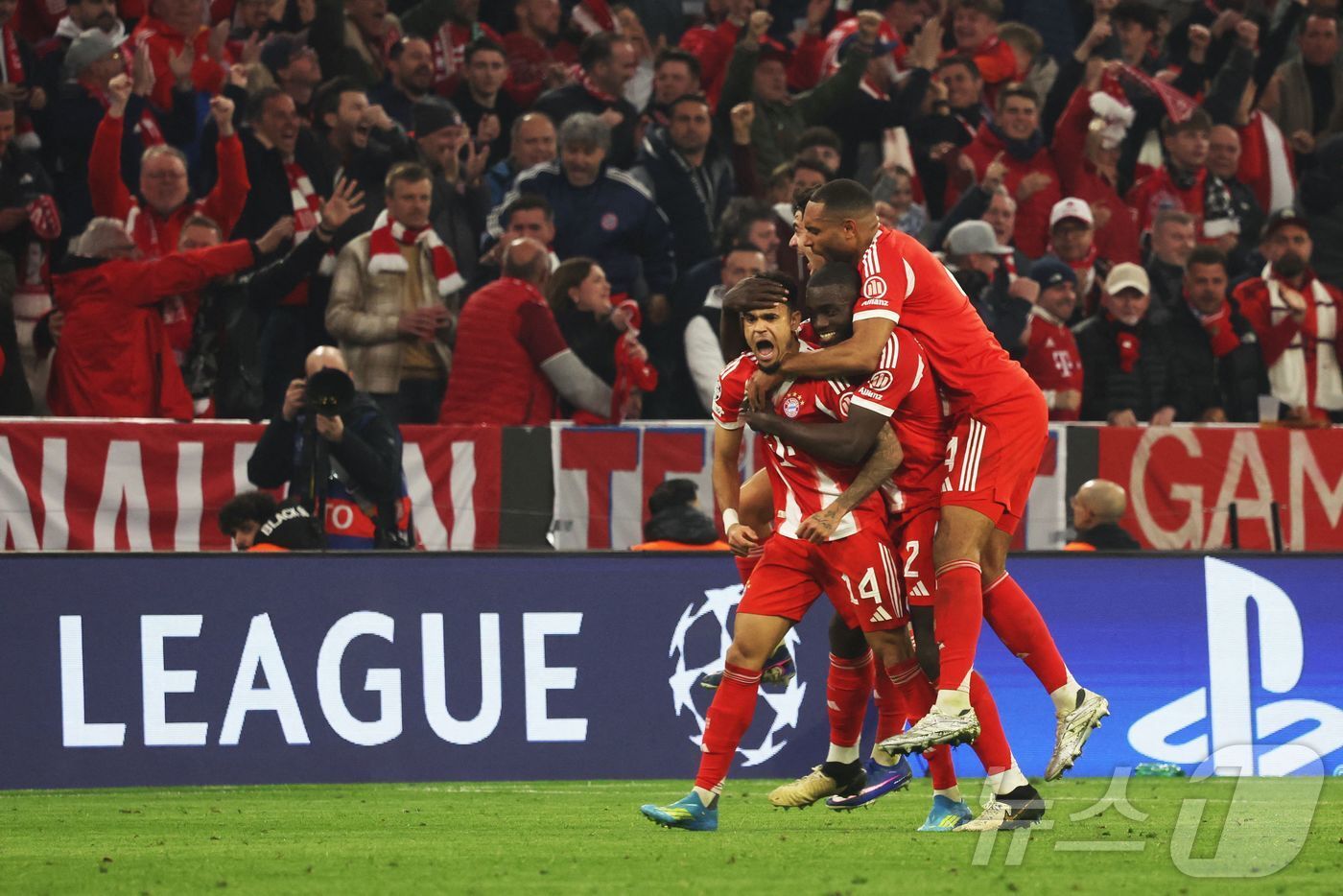 본문 이미지 - 득점 후 기뻐하는 바이에른 뮌헨 선수들 ⓒ AFP=뉴스1