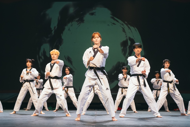 '아메리카 갓 탤런트' 골든버저 엄지민 출연… 가족뮤지컬 '태권, 날아올라'