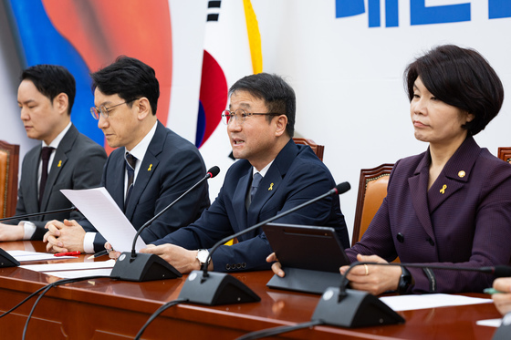 발언하는 한병도 원내대표