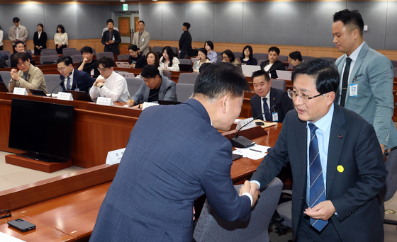 김성환 장관, 전기차 충전체계 개선 방향 논의