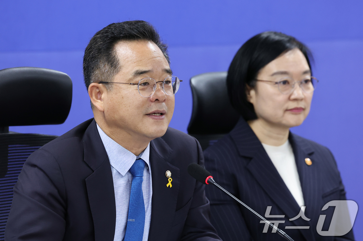 (서울=뉴스1) 신웅수 기자 = 민병덕 더불어민주당 을지로위원장이 16일 서울 여의도 국회 의원회관에서 열린 세븐브로이-대한제분 상생협력기금 출연식에서 발언하고 있다. 2026.4 …