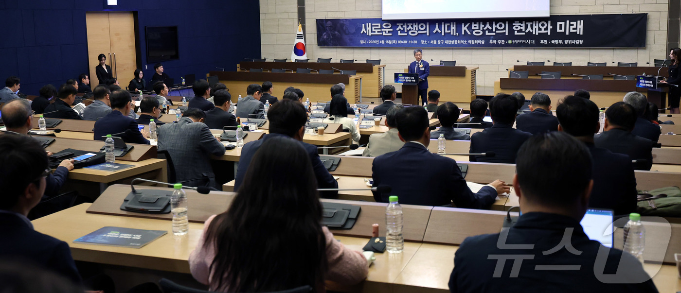 (서울=뉴스1) 박지혜 기자 = 오병상 동행미디어 시대 대표가 16일 서울 중구 대한상공회의소에서 '새로운 전쟁의 시대, K방산의 현재와 미래'를 주제로 열린 '시대포럼'에서 개회 …