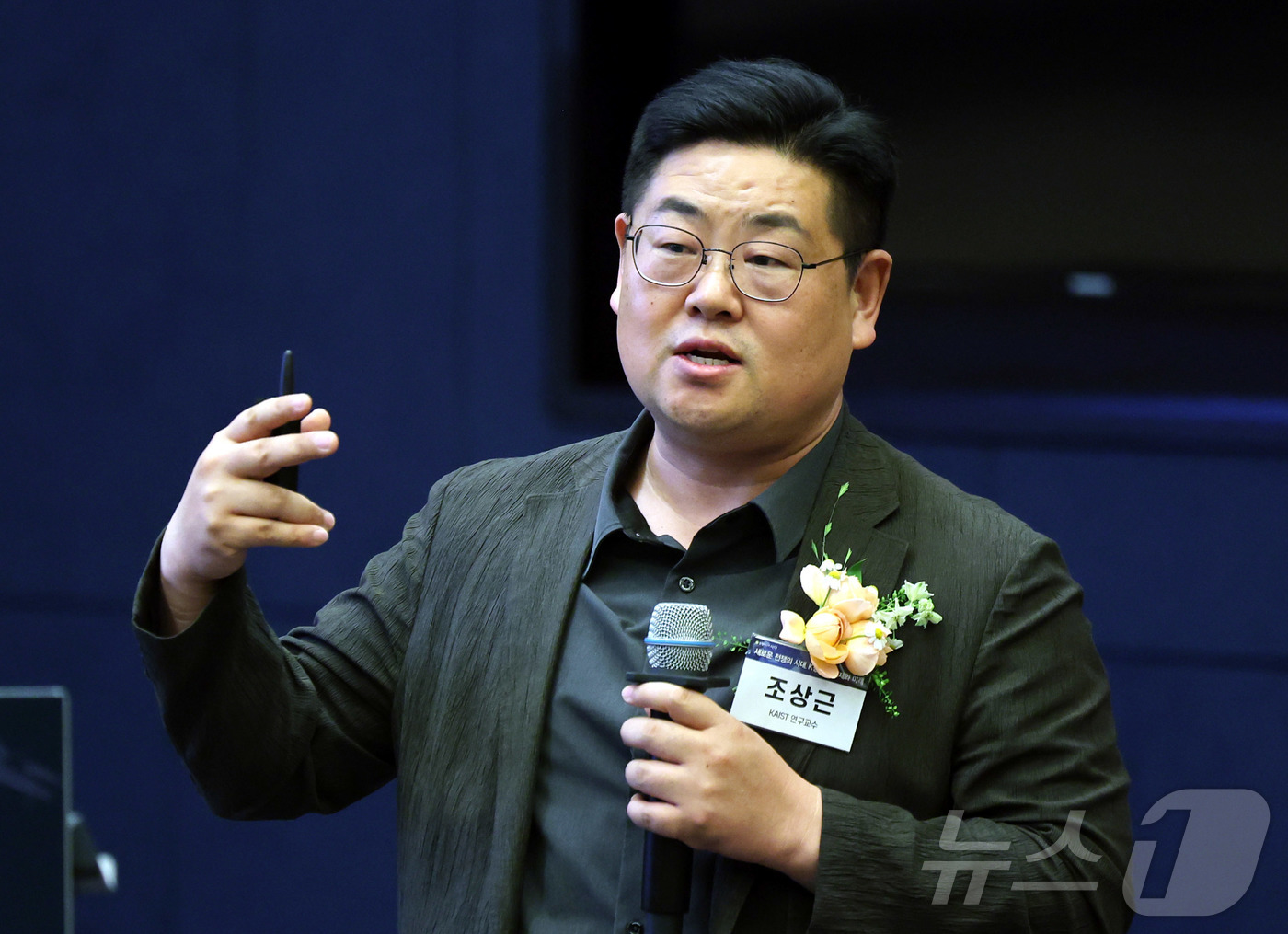 (서울=뉴스1) 박지혜 기자 = 조상근 KAIST 교수가 16일 서울 중구 대한상공회의소에서 '새로운 전쟁의 시대, K방산의 현재와 미래'를 주제로 열린 '시대포럼'에서 발표를 하 …