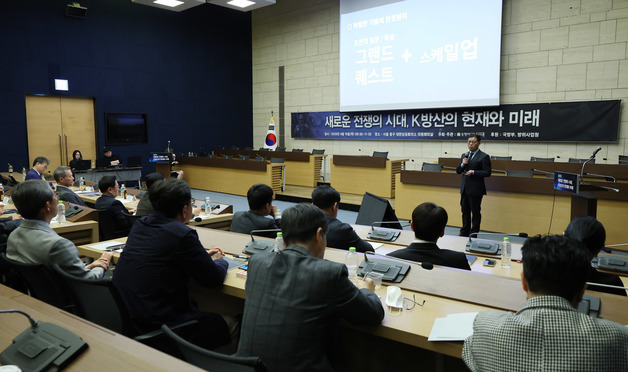 시대포럼 기조연설 하는 이정동 교수