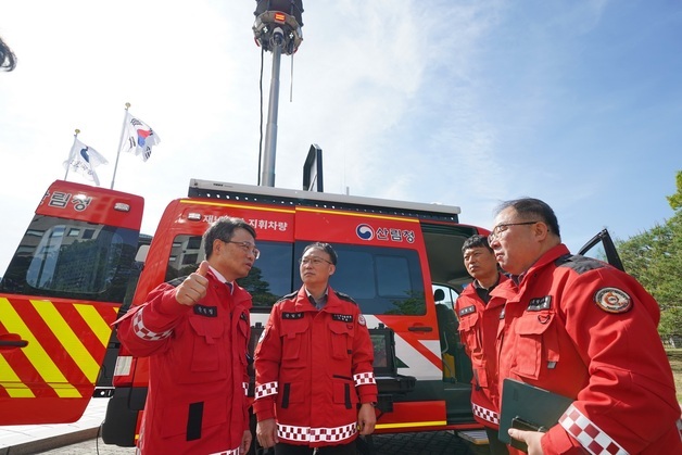 산림청 '고성능 산불현장 통신지휘 차량' 도입…입체적 통신 체계