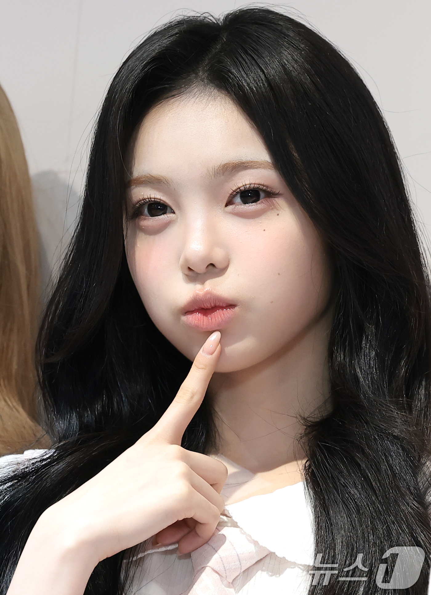 (서울=뉴스1) 권현진 기자 = 하츠투하츠(Hearts2Hearts) 이안이 16일 서울 성동구 LECT에서 열린 메이크업 브랜드 ‘투에이엔(2aN) 스쿨 인 성수’ 팝업스토어 오 …