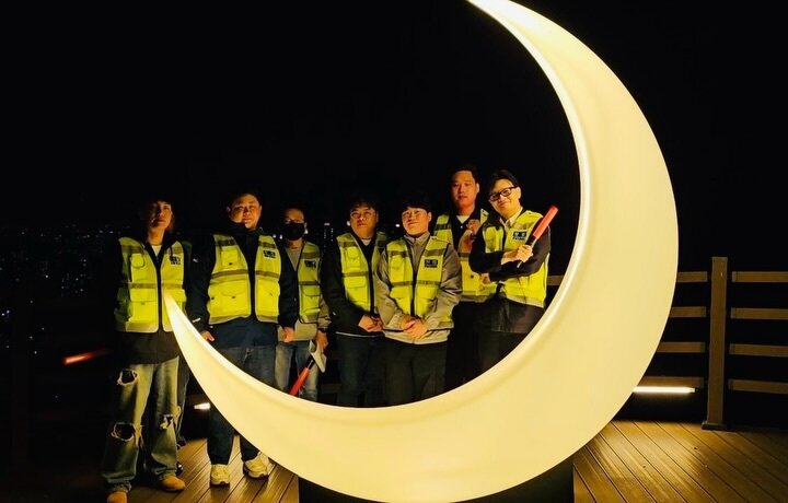 본문 이미지 - 한동훈 전 대표가 15일 부산 북구 만덕2동 청년 자율방범대 대원들과 함께 ‘만덕 지역 야간 방범순찰’을 했다. (사진= 한 전 대표 페이스북)  