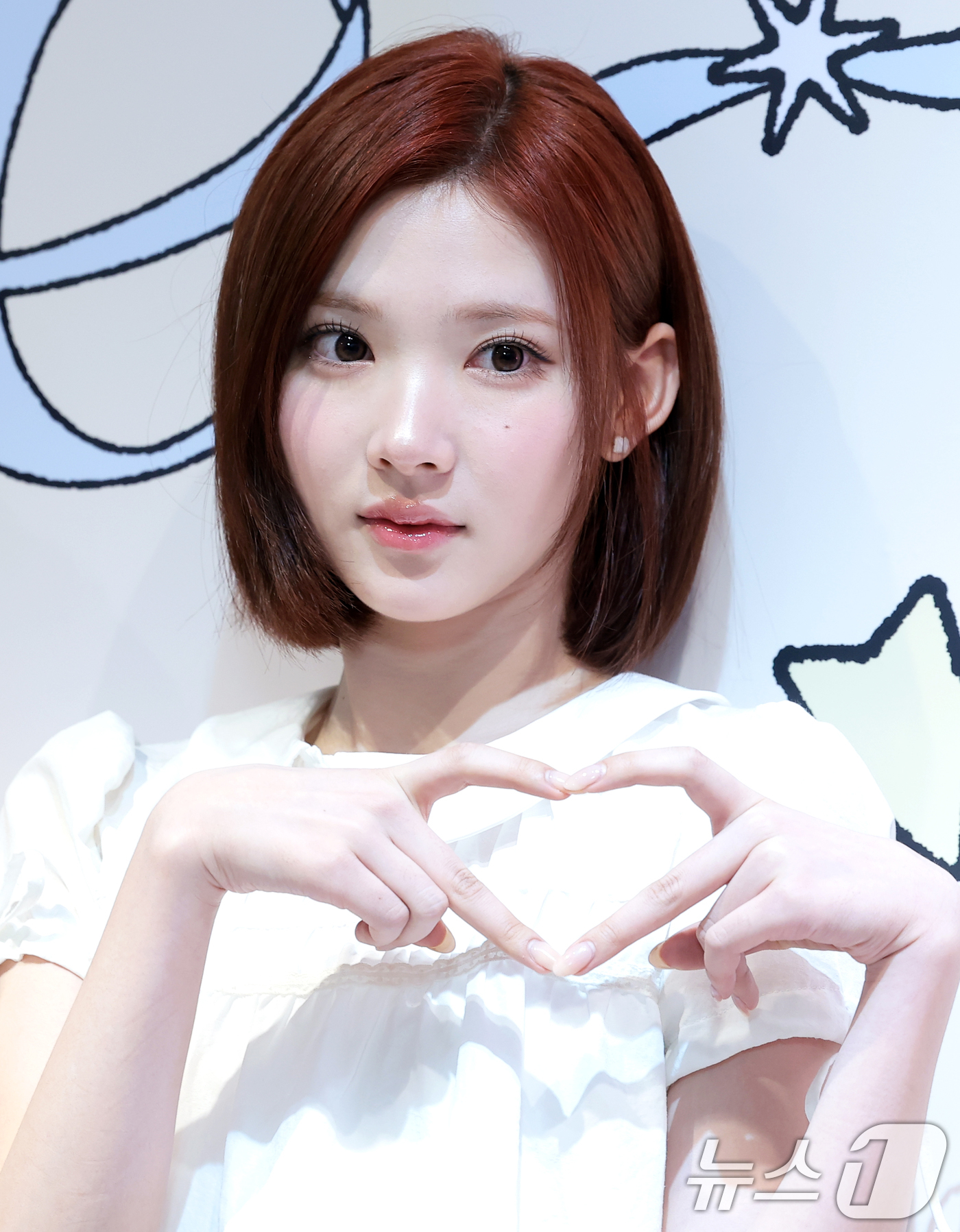 (서울=뉴스1) 권현진 기자 = 하츠투하츠(Hearts2Hearts) 지우가 16일 서울 성동구 LECT에서 열린 메이크업 브랜드 ‘투에이엔(2aN) 스쿨 인 성수’ 팝업스토어 오 …