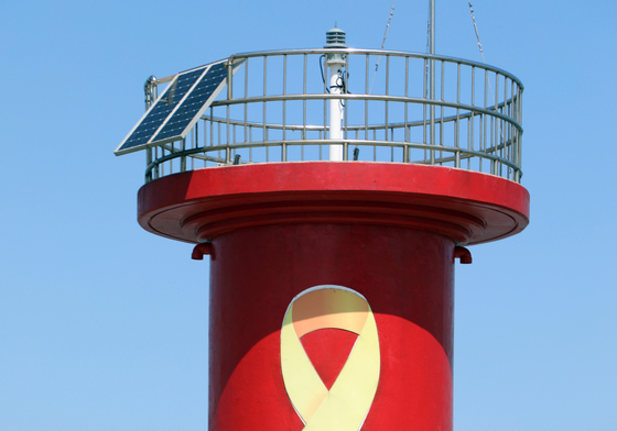 "멈춰버린 12년"…진도 팽목항 분향소 찾은 시민들 눈물