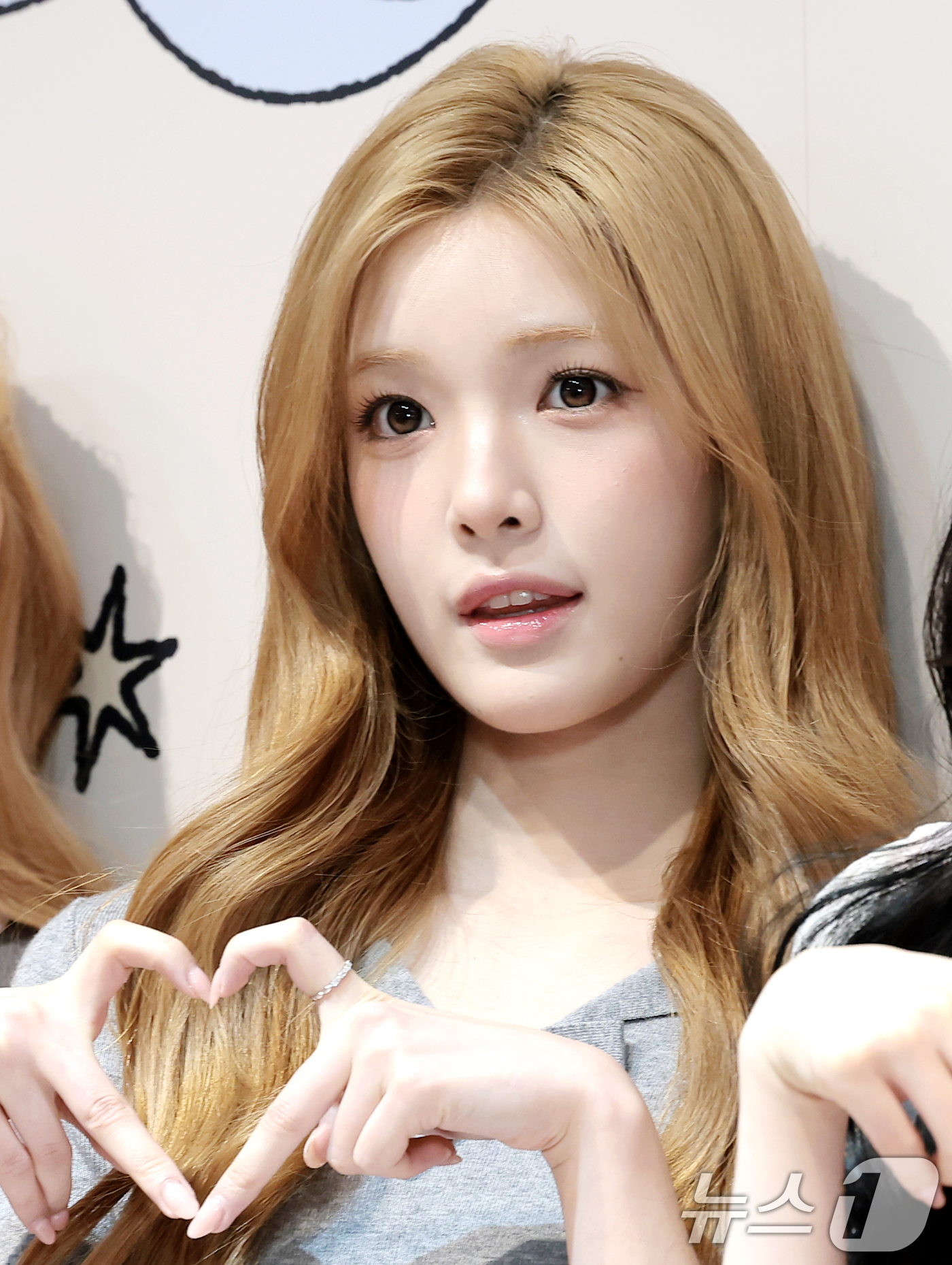 (서울=뉴스1) 권현진 기자 = 하츠투하츠(Hearts2Hearts) 유하가 16일 서울 성동구 LECT에서 열린 메이크업 브랜드 ‘투에이엔(2aN) 스쿨 인 성수’ 팝업스토어 오 …