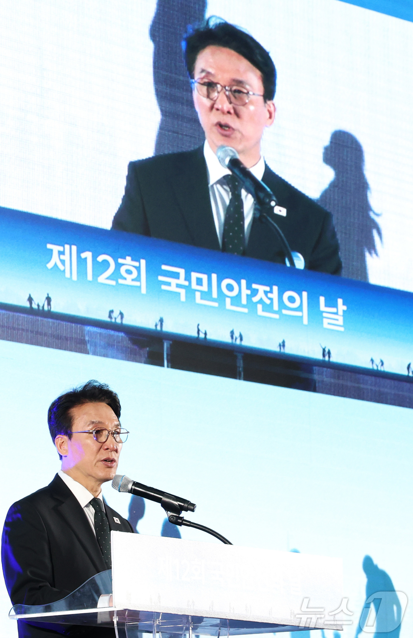 (세종=뉴스1) 김기남 기자 = 김민석 국무총리가 16일 세종시 세종컨벤션센터에서 열린 제12회 국민안전의 날 기념식에 참석하여 기념사를 하고 있다. 2026.4.16/뉴스1