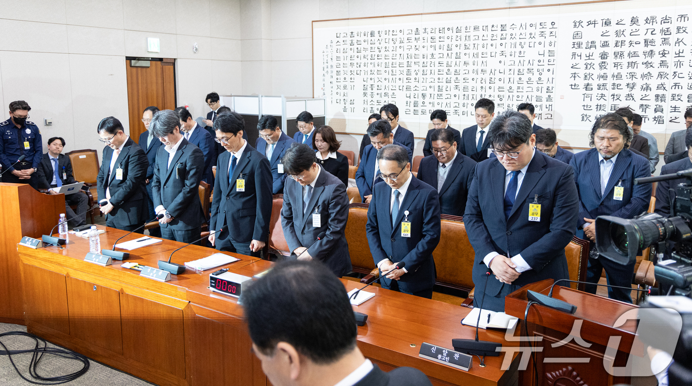 (서울=뉴스1) 이승배 기자 = 16일 서울 여의도 국회에서 열린 윤석열 정권 정치검찰 조작기소 의혹 사건 진상규명 국정조사특별위원회 대장동·김용 전 민주연구원 부원장·위례신도시 …