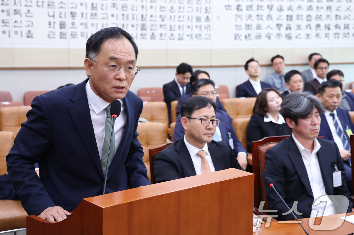 (서울=뉴스1) 신웅수 기자 = 강백신 대구고검 검사가 16일 서울 여의도 국회 윤석열정권정치검찰조작기소의혹사건진상규명국정조사특별위원회에서 열린 대장동·김용 전 민주연구원 부원장· …